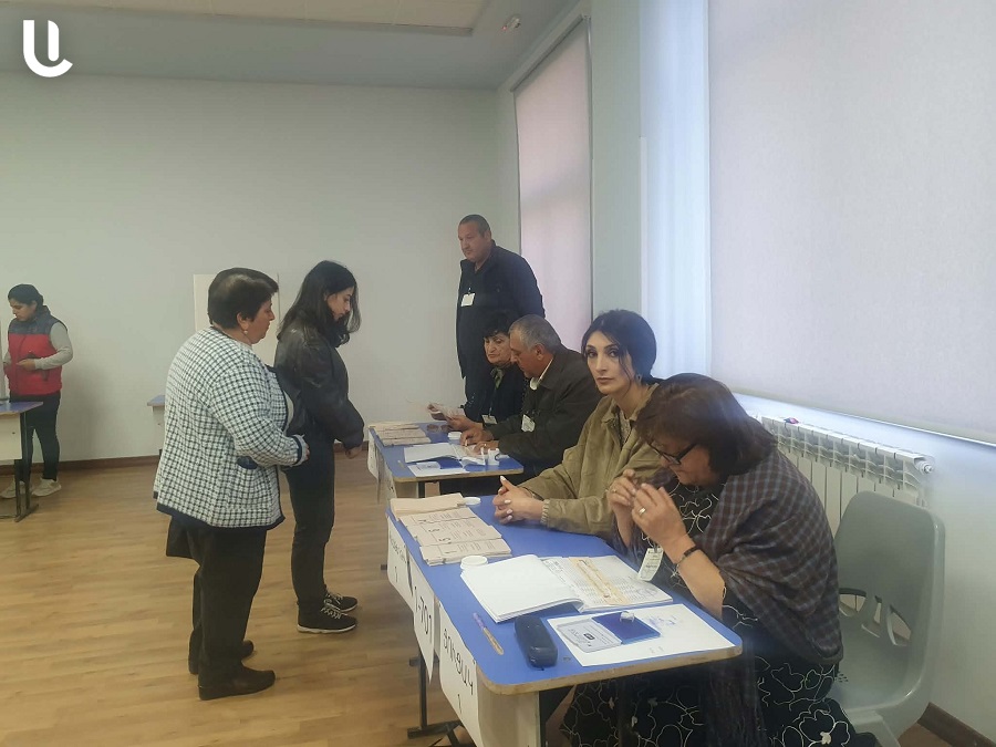 Արթիկում իշխանություն են ընտրում. ընտրատեղամաս են շտապում անգամ մեծ թվով տարեց մարդիկ