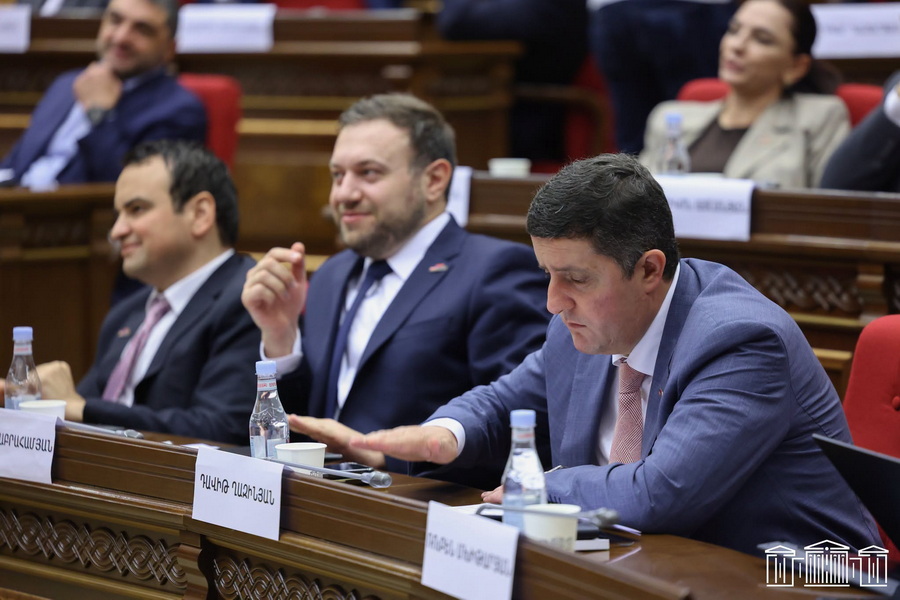 «ՏԿԵ նախարարը ՀԷՑ-ի հետ կապված արագ-արագ դիմում էր գրում, թող մի դիմում էլ «Վեոլիա ջրի» մասին գրի»․ Դավիթ Ղազինյան