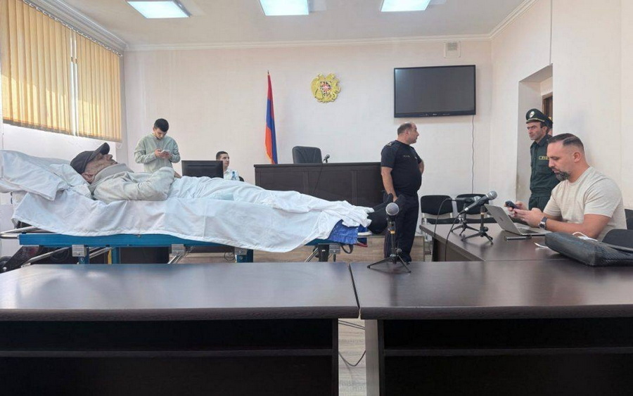 Գագիկ Խաչատրյանի կալանքը երկարաձգվեց ևս 2 ամսով, փաստաբանն անօրինական որակեց նրա կտավների ցուցադրությունը