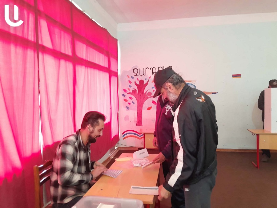Կուրթանում քաղաքացին պատռեց քվեաթերթիկը