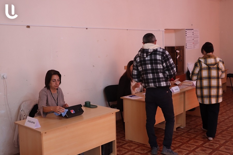 Մեկ ծրարում՝ երկու քվեաթերթիկ