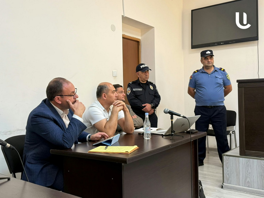 "Many greetings, many, many!": Martun Grigoryan entered the court in high spirits