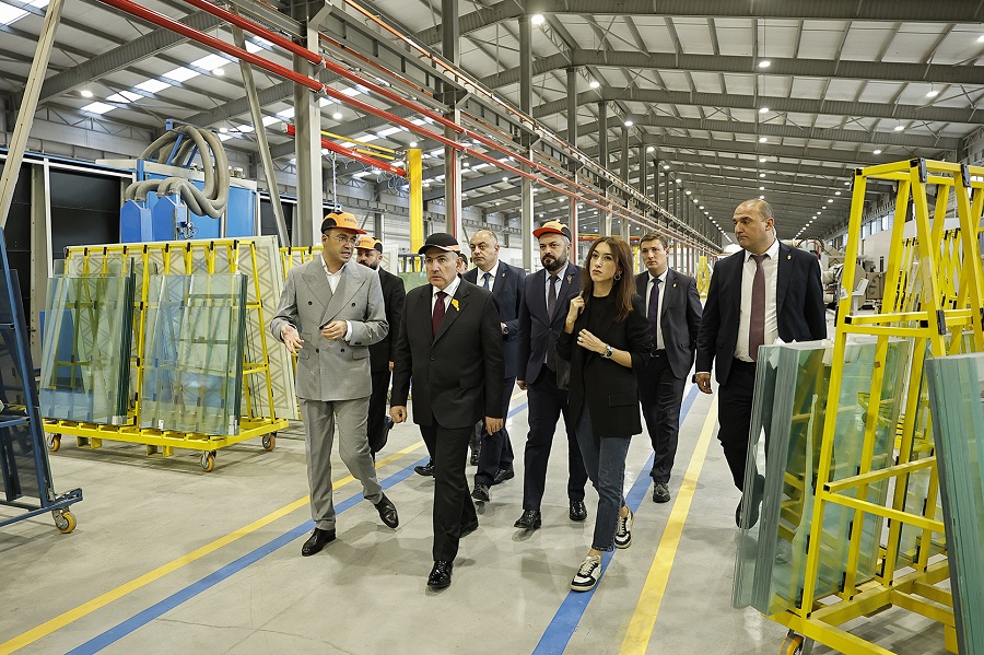 Նիկոլ Փաշինյանը ներկա է գտնվել PROFAL ապակու մշակման նոր գործարանի բացման արարողությանը