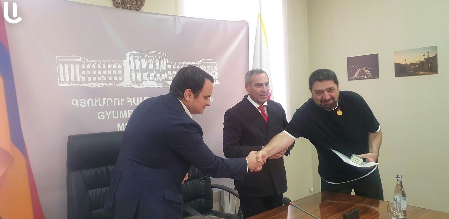 Գյումրու ոսկե հուշամեդալ՝ ռուսական շոուբիզնեսի աստղերին նվագակցող տաղանդավոր երաժշտին