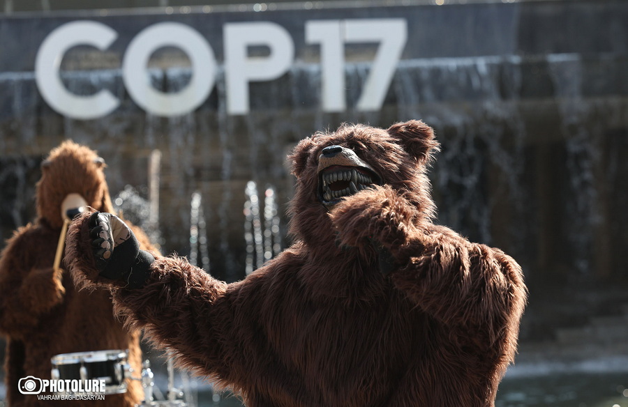 «Շիկահողի արջերի» բողոքի ցույցը COP 17-ում