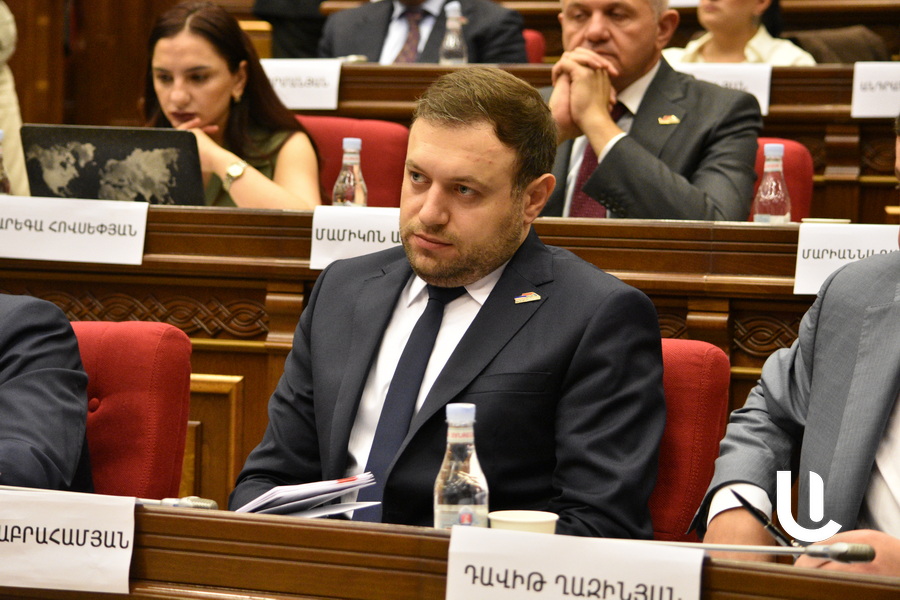 «Պարոն Ալեքսանյան, Կալուգայի տոմս առնենք, գնացեք, հանգստացեք, եկեք․ Կալուգայի թեման անընդհատ ցավում է ձեզ մոտ»․ Տիգրան Աբրահամյանը՝ Վահագն Ալեքսանյանին