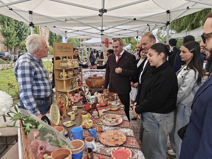 Գյումրու տոն՝ բարերարի միջոցներով, առանց կառավարական հյուրերի մասնակցության․ ի՞նչ նվեր արեց Սամվել Կարապետյանը