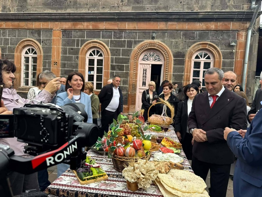 Լավաշթխիկով, ազգագրական երգով ու Շիրակում հացահատիկի պաշտամունքի մասին գիտական զեկույցով Գյումրու տոն՝ Հովհաննես Շիրազի տուն-թանգարանում