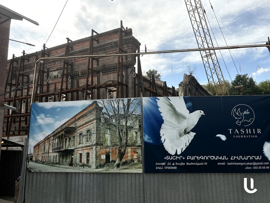 «Տարօրինակ է, Գյումրիում էլի շենքեր կան, կառավարությունը թող դրանք վերակառուցի»․ Նարեկ Կարապետյանը՝ «Վառեմ-մարեմի» շենքի վերակառուցումը խոչընդոտելու մասին