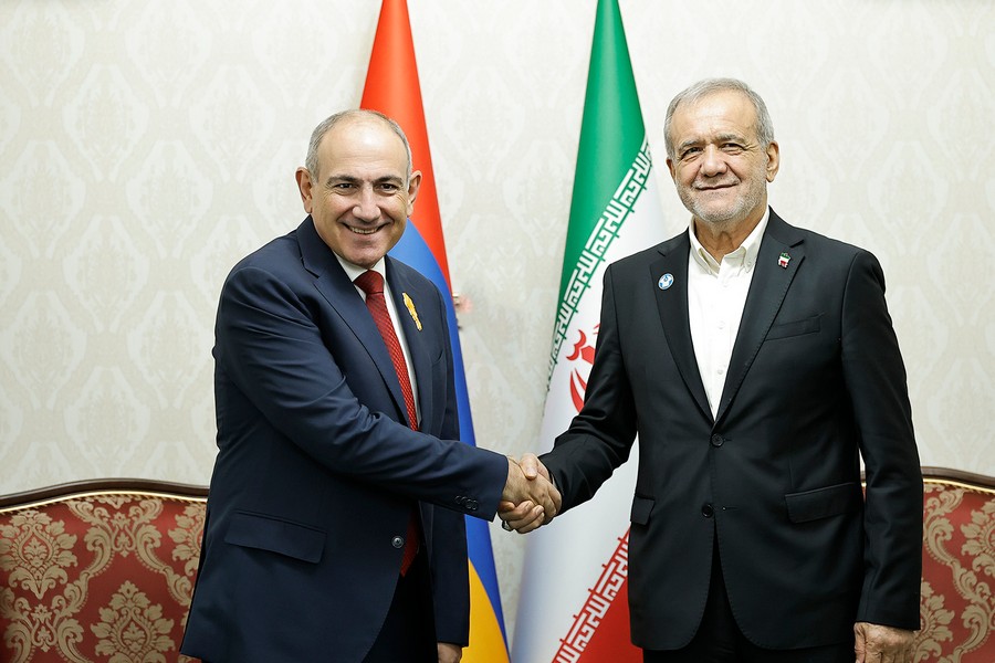 Pashinyan and Iranian President Pezeshkian met in Turkmenistan
