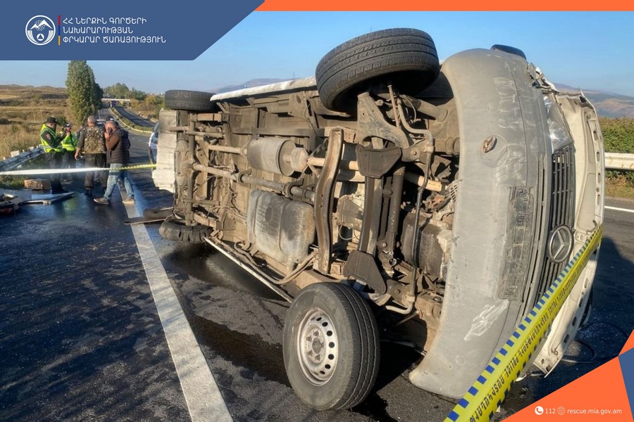 A minibus overturned on the Yerevan-Sevan road. The condition of 8 injured people was assessed as satisfactory.