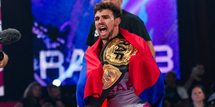 Arsen Harutyunyan (Arménie) a vaincu l’Américain Austin Desanto et remporté la ceinture de champion de la RAF