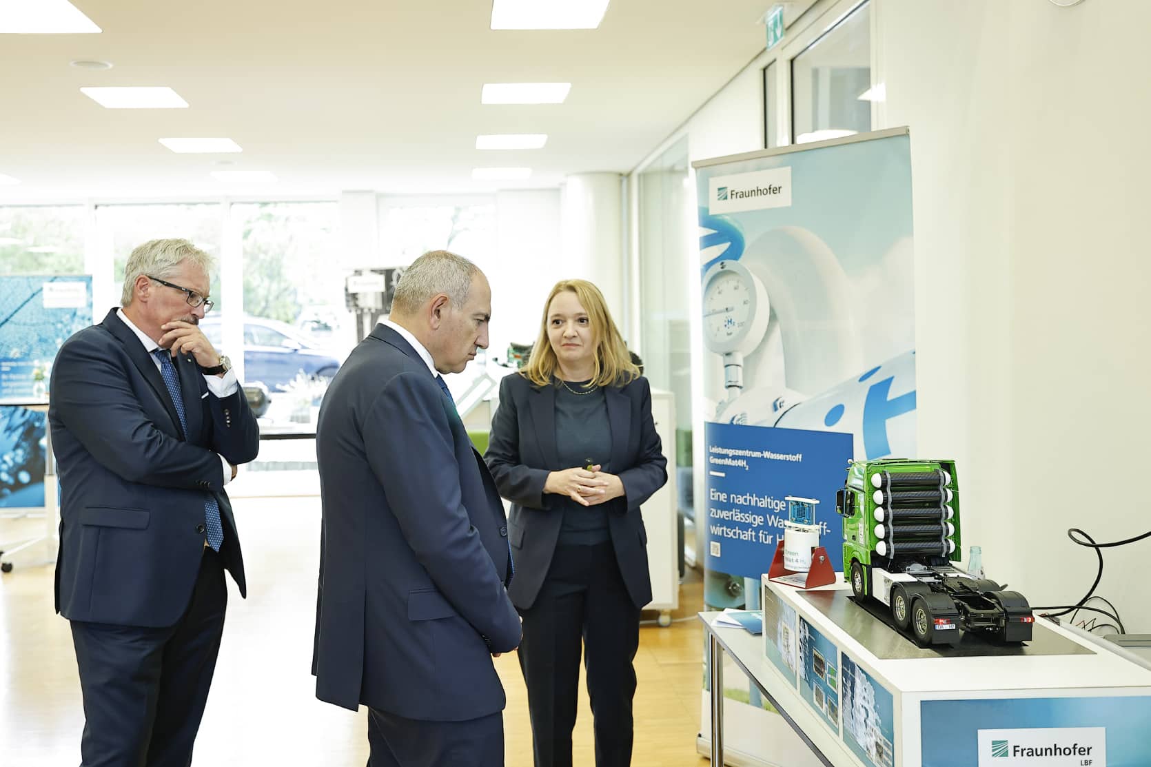 Le Premier ministre rend visite au réseau Fraunhofer dédié à l’hydrogène