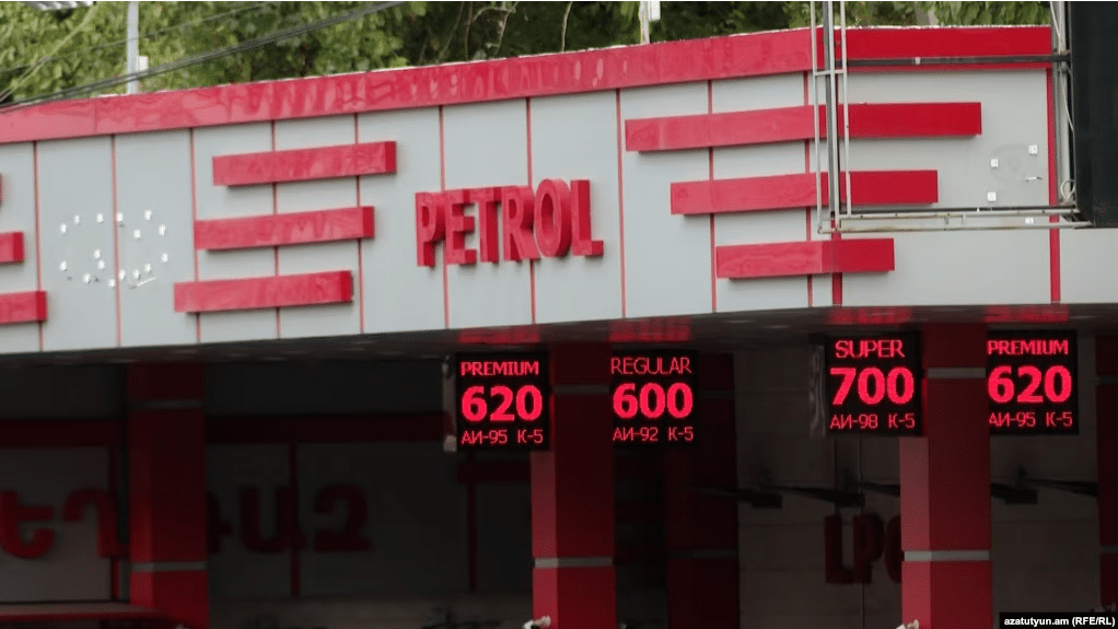 Ces dernières semaines, la hausse du prix de l’essence en Arménie est sans commune mesure avec les fluctuations du marché international