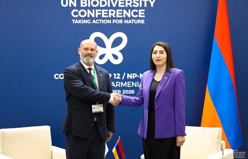 La ministre de l’Intérieur de d’Arménie, Arpiné Sargsyan et Matthew Hollingworth représentant du Programme alimentaire mondial des Nations Unies satisfaits de leur coopération