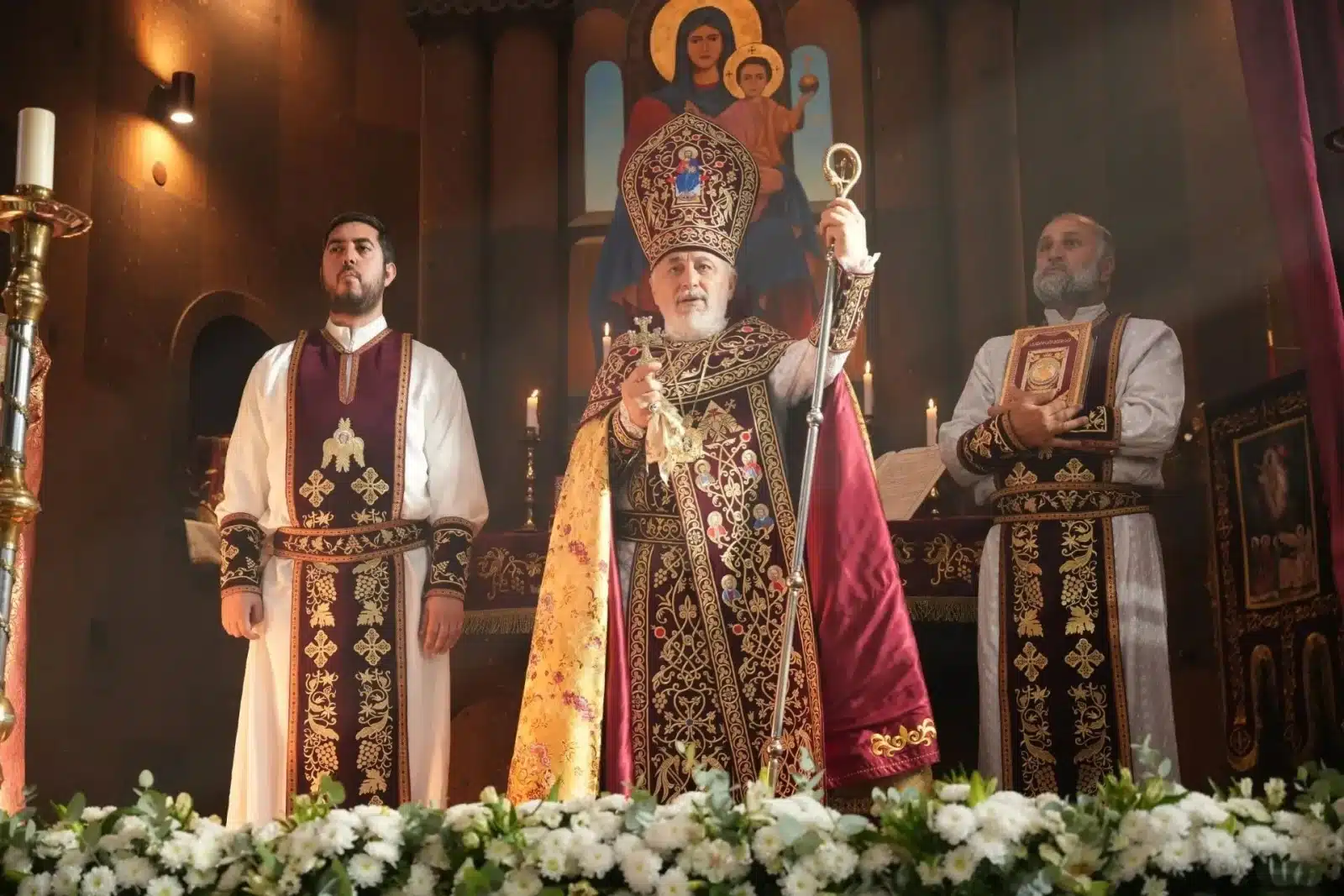 L’archevêque Ezras Nersisyan, frère du Catholicos Karékine II condamne la campagne des autorités arméniennes contre l’Église arménienne