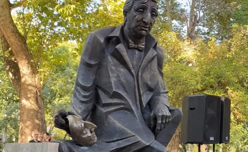 Inauguration d’une statue de l’acteur Mher Mkrtchyan à Erevan