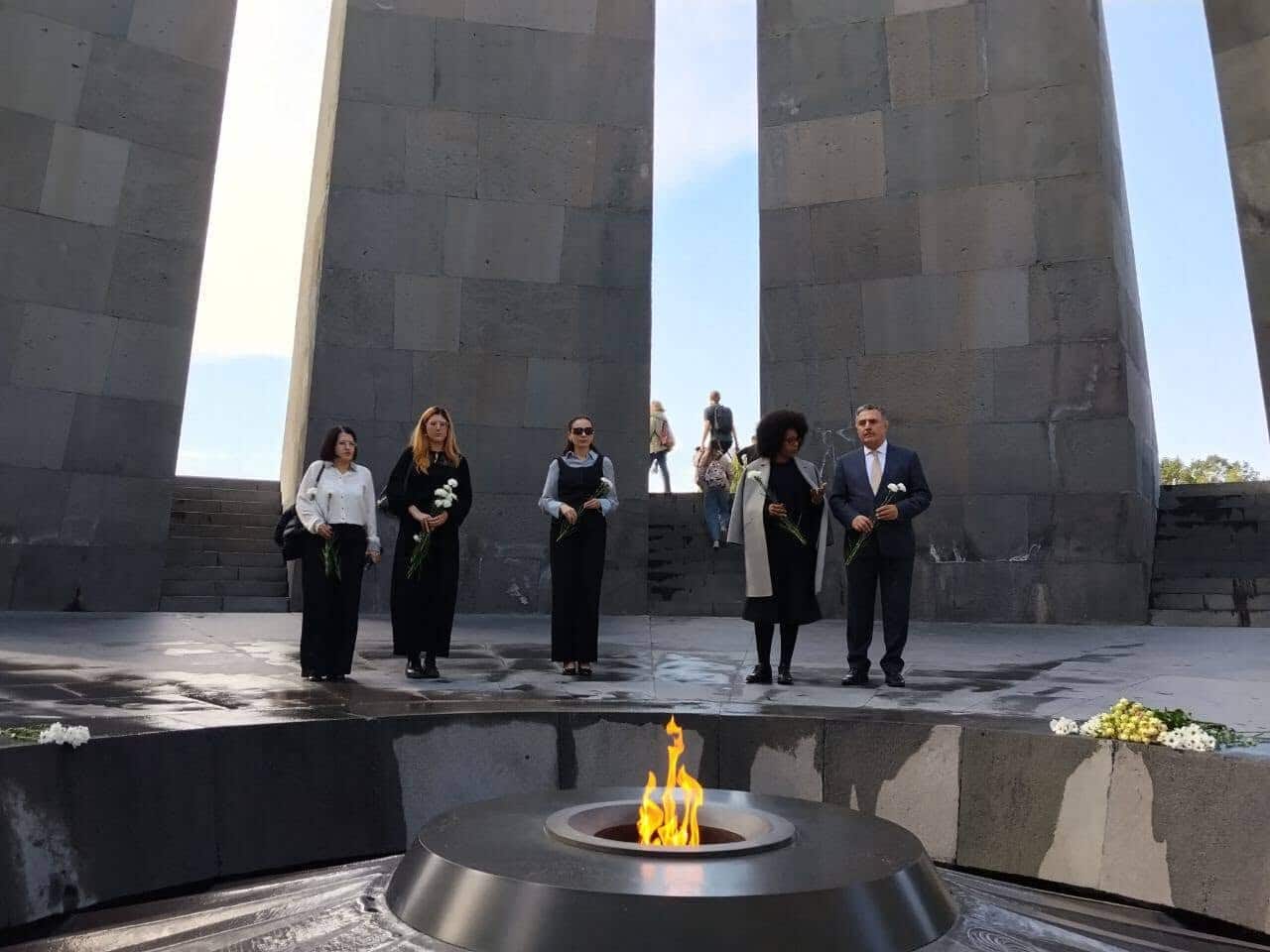 Des représentants de la Ville de Paris ont visité le Mémorial du génocide des Arméniens à Erevan