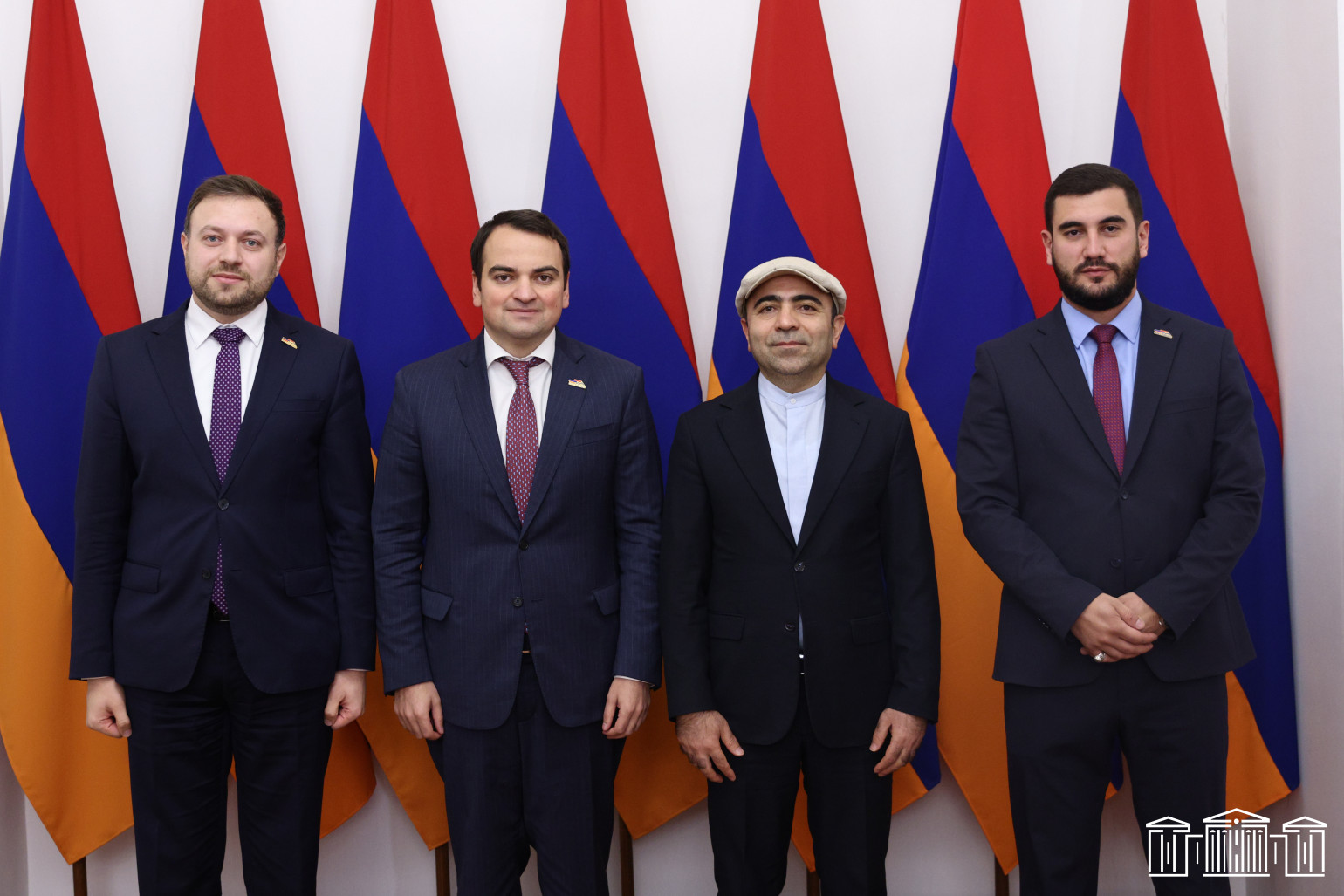 Des membres du groupe parlementaire « Arménie forte » et l’ambassadeur iranien ont discuté de questions relatives à la TRIPP et aux relations arméno-azerbaïdjanaises
