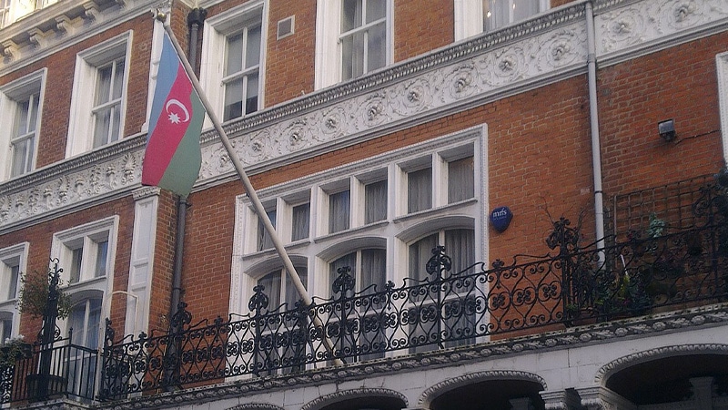 Manifestation à Londres contre les restrictions sur le port du hijab dans les écoles d’Azerbaïdjan