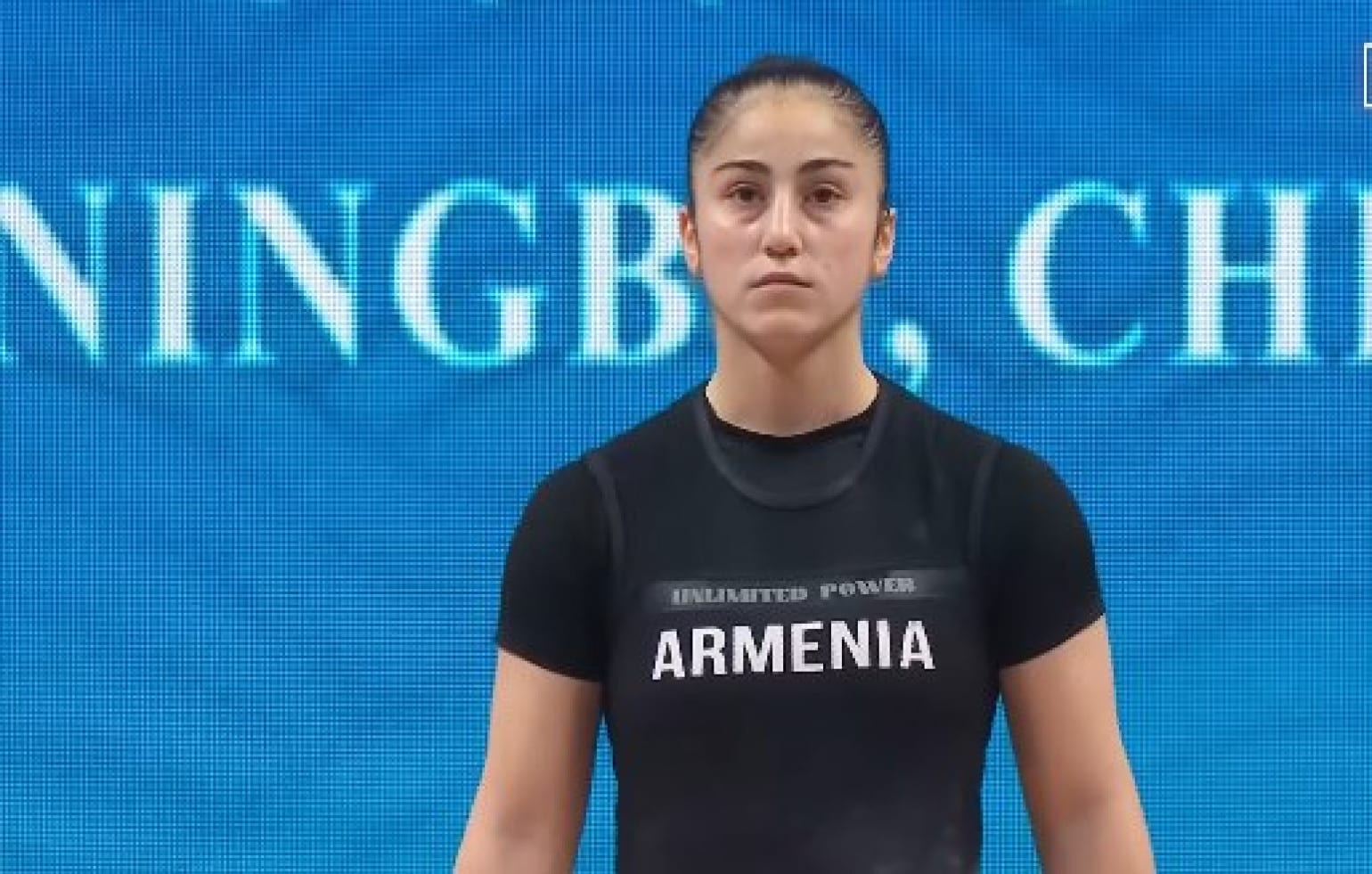 Championnats du monde à Ningbo (Chine) : Alexandra Grigoryan (Arménie) termine 4e et décroche la médaille de bronze à l’épaulé-jeté