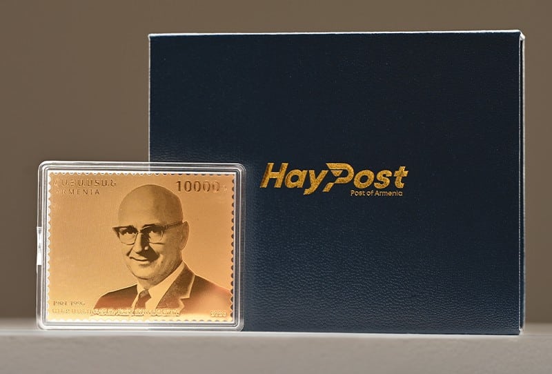 HayPost la poste arménienne émet un timbre-post réalisé en or de haute qualité commémorant le 125e anniversaire de la naissance d’Alex Manoogian