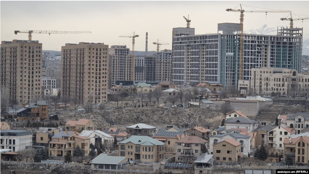 Les constructeurs immobiliers arméniens touchés par une pénurie de ciment