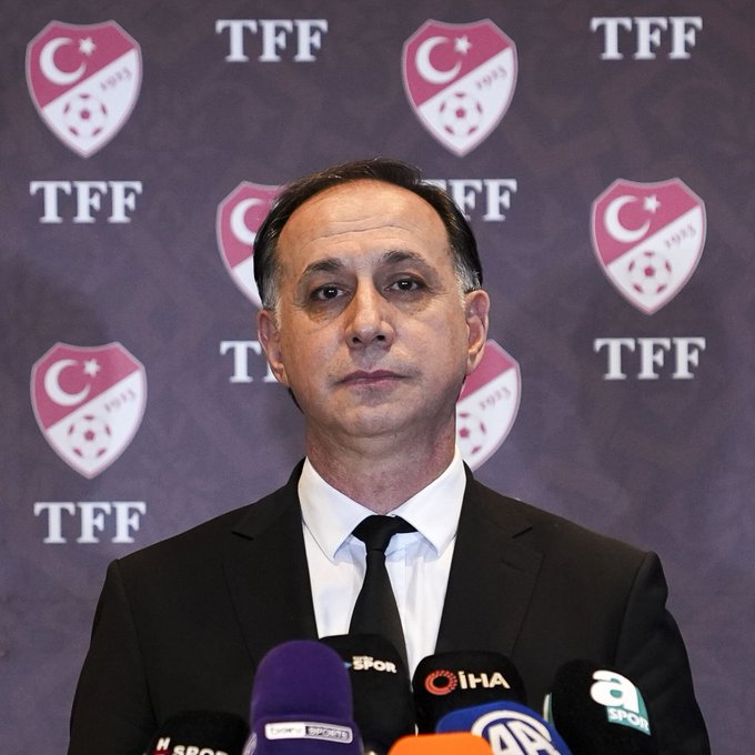 Foot: le patron des arbitres turcs comparaît devant un juge