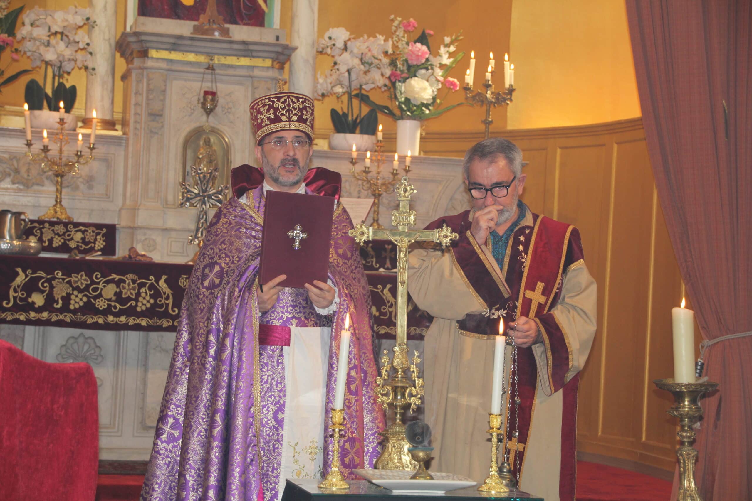 Messe à l’église arménienne Saint-Nicolas de Romans, dimanche 11 Octobre avec le Sébuh Asatryan