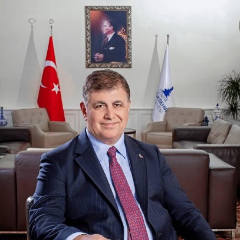 Türkiye: The mayor of Izmir leaves the opposition to join the ruling party