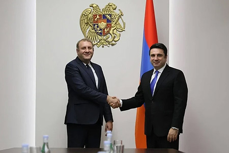 Секретарь Совбеза Армении провел встречу с главой Миссии ЕС по партнерству