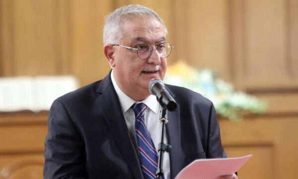 Կայունութիւնը Երաշխիք Է Հեղինակութեան