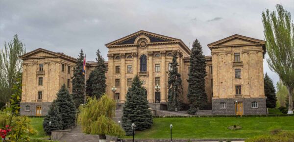 Ակնարկ. Հիմնական Դերակատարութիւն