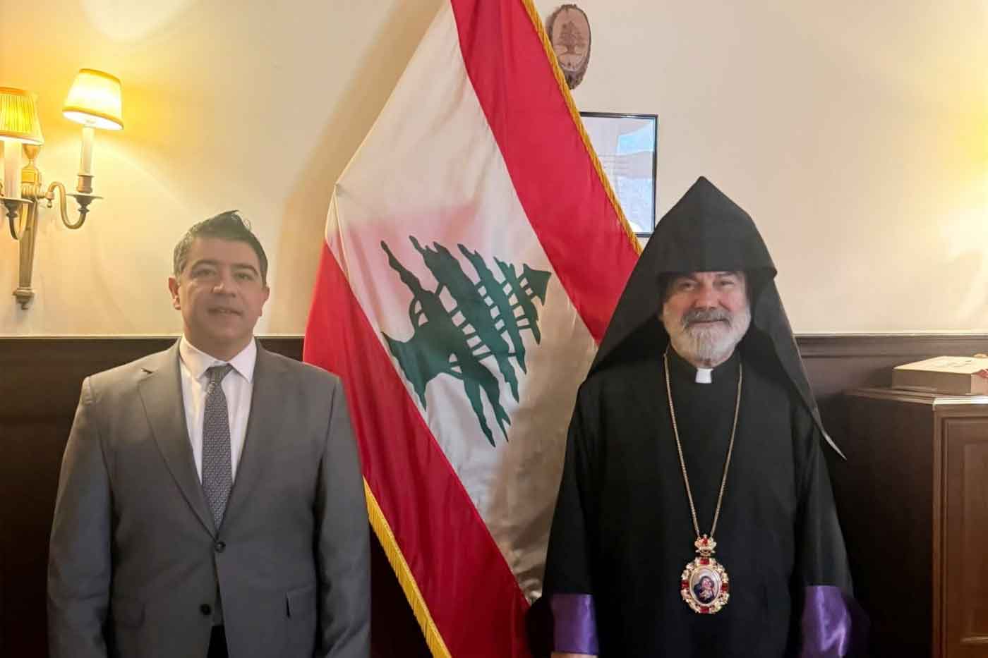 Անուշաւան Արքեպիսկոպոսի Այցելութիւնը Լիբանանի նոր ընդհանուր հիւպատոսին