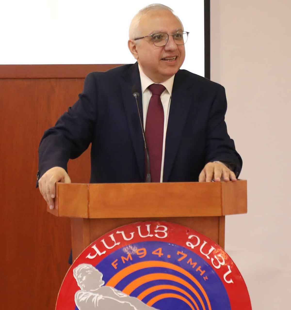 «Ունկնդիրներուն Հաւատարմութիւնն Է, Որ «Վանայ Ձայն»-ին Ուժ Կու Տայ Իր Երթը Շարունակելու 40-Ամեակէն Անդին» «Ազդակ»-ին Կ՛ըսէ «Վանայ Ձայն»-ի Տնօրէն Վիգէն Աւագեան