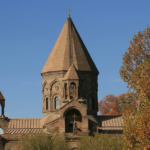 El gobierno de Nikol Pashinyan publicó un informe sobre una “crisis” en la Iglesia Apostólica Armenia y propuso remover al Catholicos Karekin II