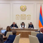 Տուները կորսնցուցած արցախցիներուն հարցերը լուծելու փոխարէն, իշխանաւորները խորհուրդ կու տան Երեւանէն դուրս փնտռել