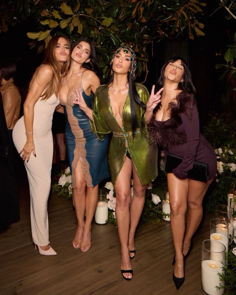 KIM KARDASHIAN CUMPLIÓ 46 AÑOS – BIOGRAFÍA RECIÉN PUBLICADA RELATA CÓMO FUE EL VIAJE POR ARMENIA, PAÍS DE SUS ORÍGENES.