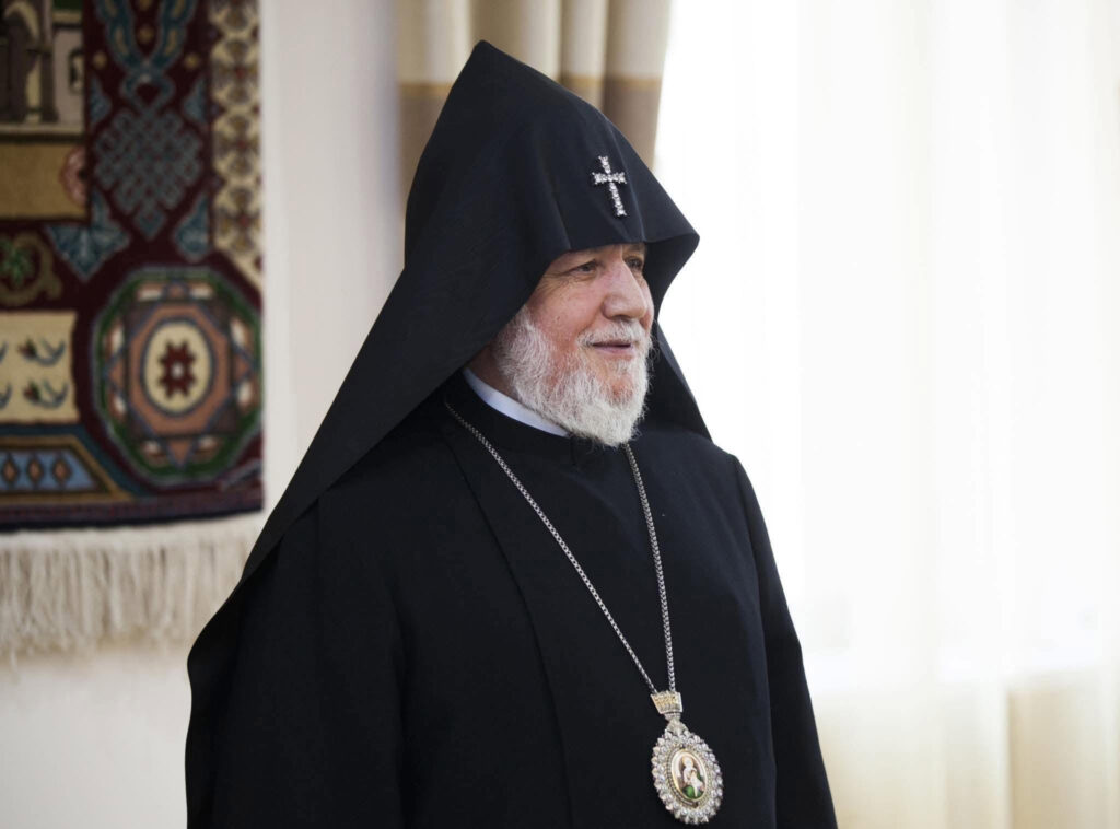 Karekin II urges unity amid challenging circumstances