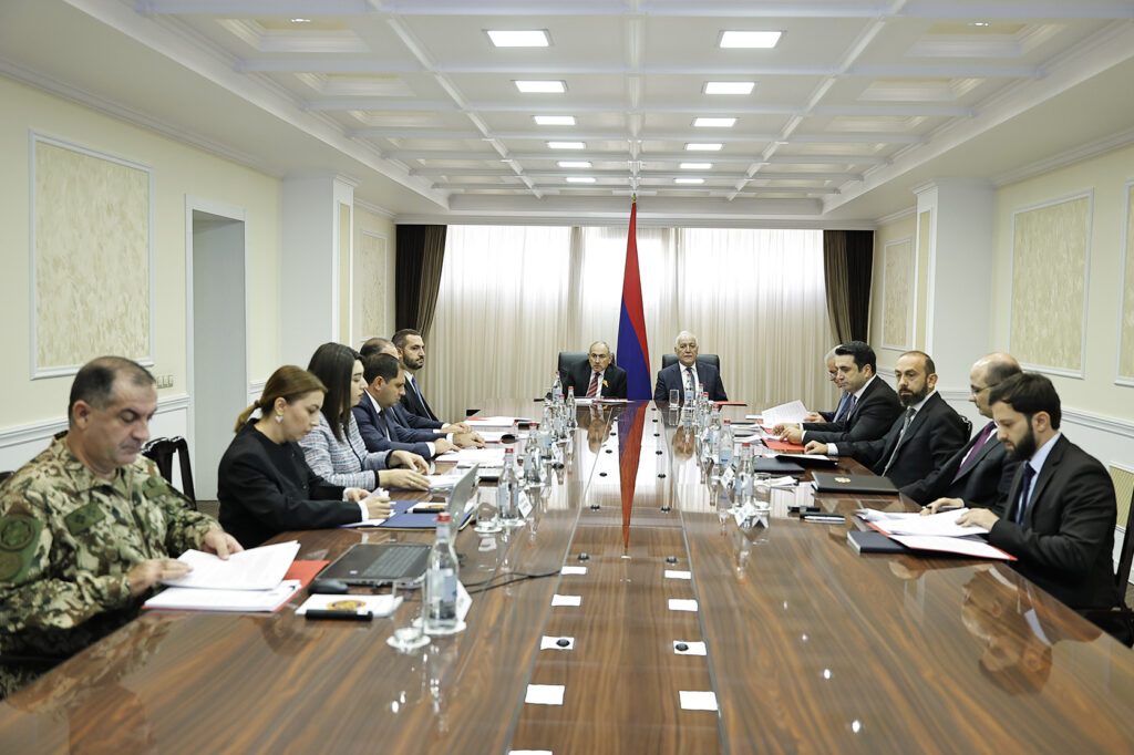 Pashinyan chairs regular Security Council meeting