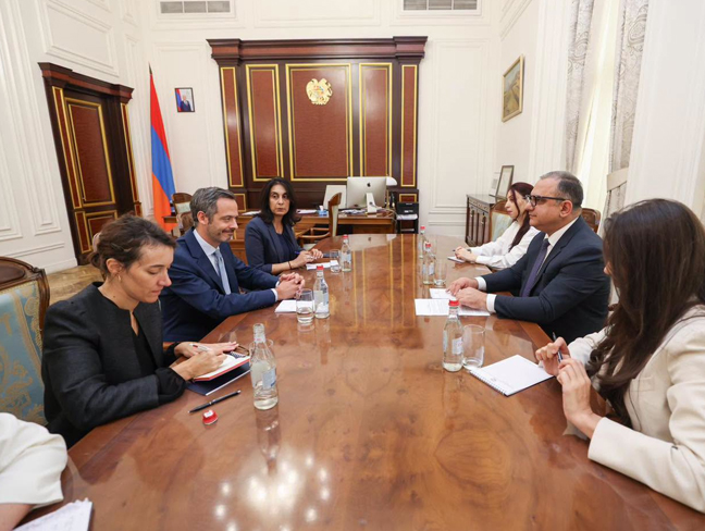 Armenia, France discuss priorities for bilateral cooperation