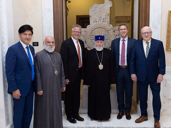 Karekin II receives U.S. delegates attending Prayer Breakfast