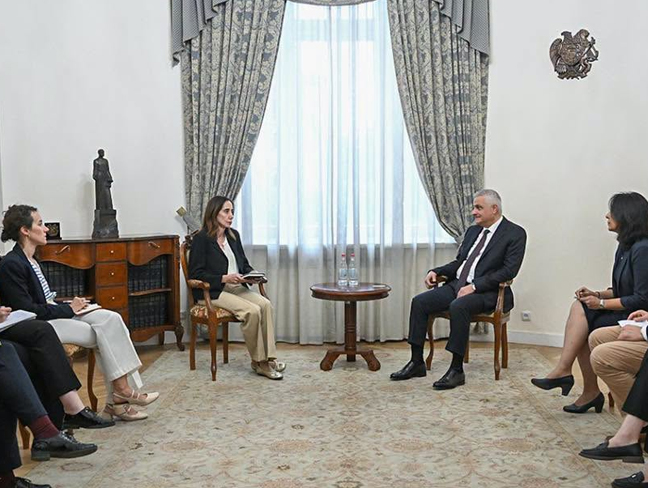 Armenian deputy PM discusses reservoir projects with AFD