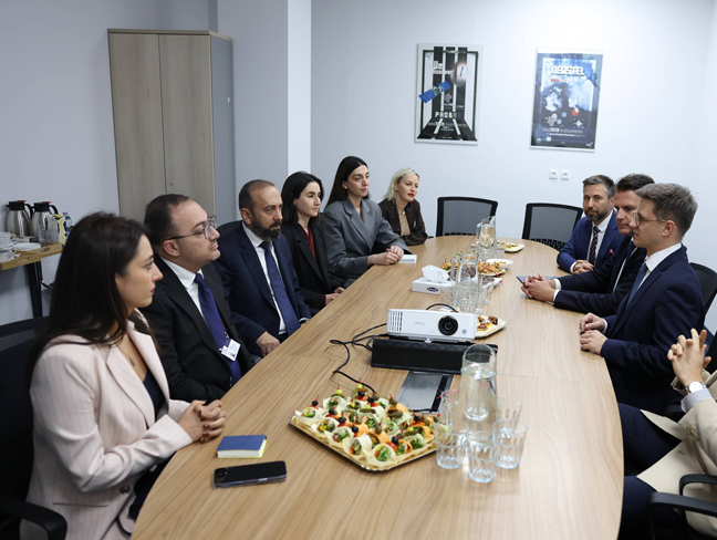 Միրզոյանը Լեհաստանում ծանոթացել է տիեզերական տեխնոլոգիաներ մշակող ընկերության գործունեությանը