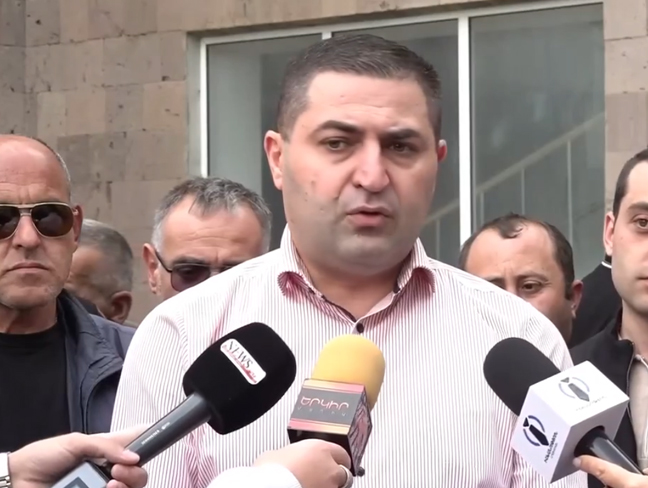 Բողոքի ակցիա՝ «Հրազդան» ցեմենտի գործարանի մոտ․ Դատարանը ձգձգում է վաճառքի մասին որոշումը