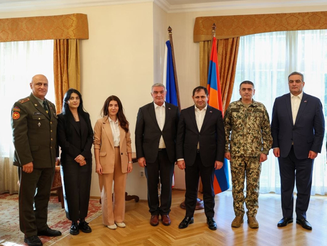 Պապիկյանը Չեխիայի փոխվարչապետի հետ քննարկել է ռազմատեխնիկական համագործակցությանը