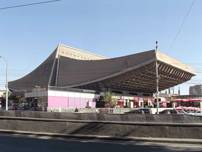 Դատախազությունը պահանջում է բռնագանձել Սուքիասյաններին պատկանող նախկին «Ռոսիա» կինոթատրոնի շենքը