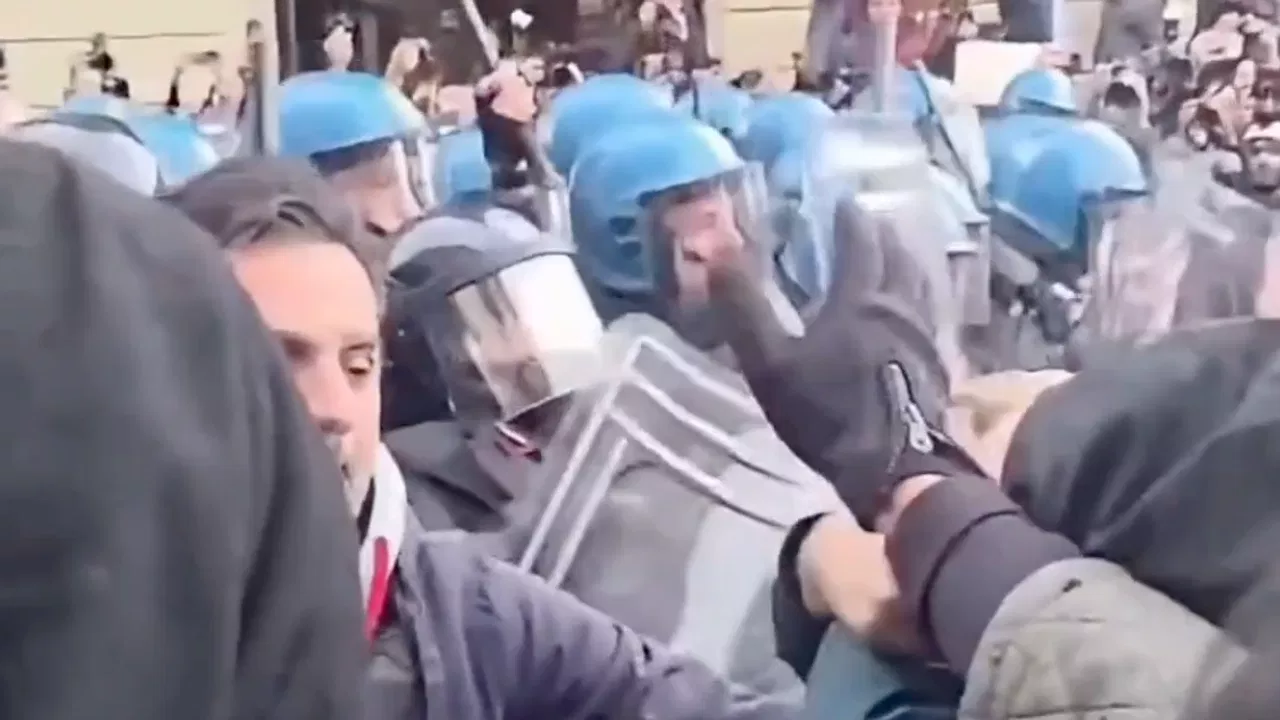 Թուրինում բողոքի ցույց է տեղի ունենում զենքի մատակարարումների, վառելիքի բարձր գների դեմ
