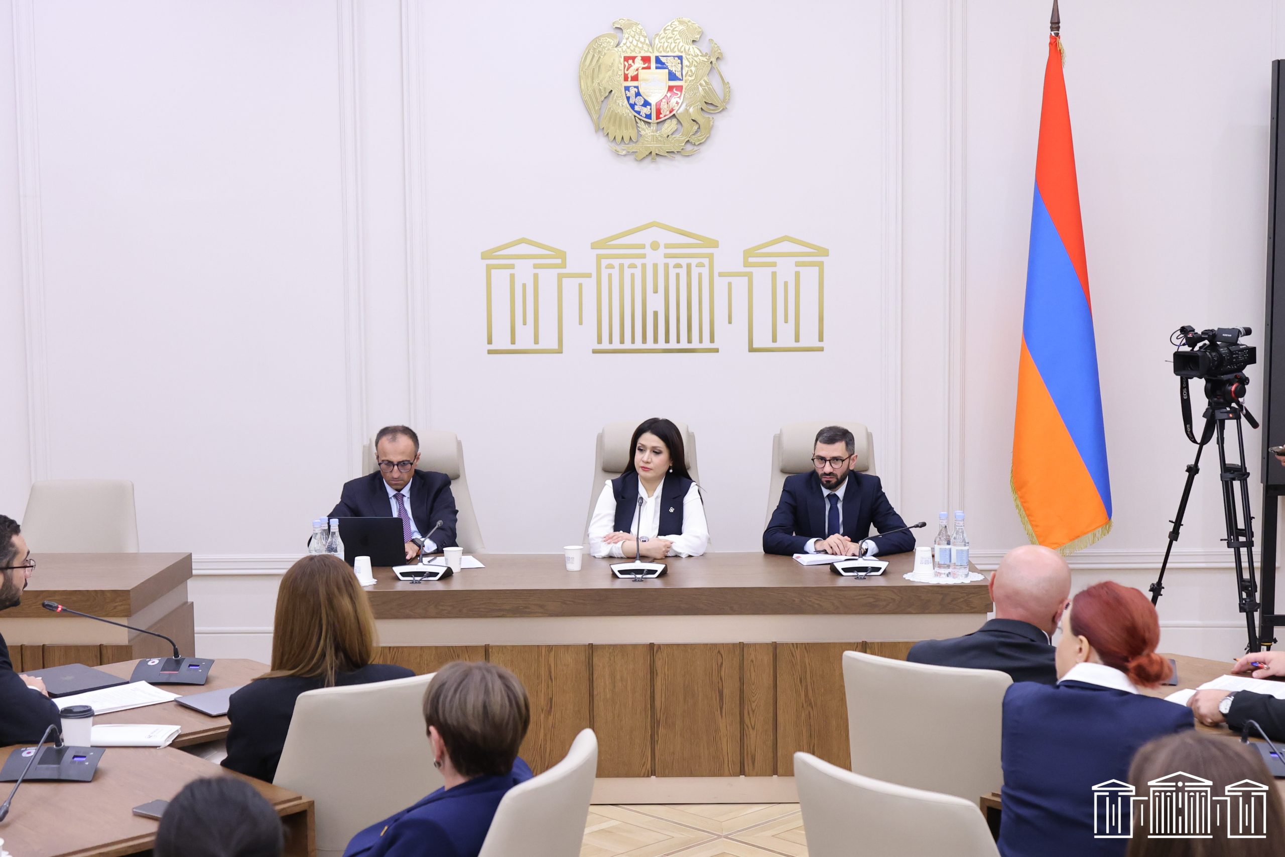 ԱԺ «Քաղաքացիական պայմանագիր» խմբակցության պատգամավորները հանդիպել են Ղարաբաղից տեղահանված անձանց հետ
