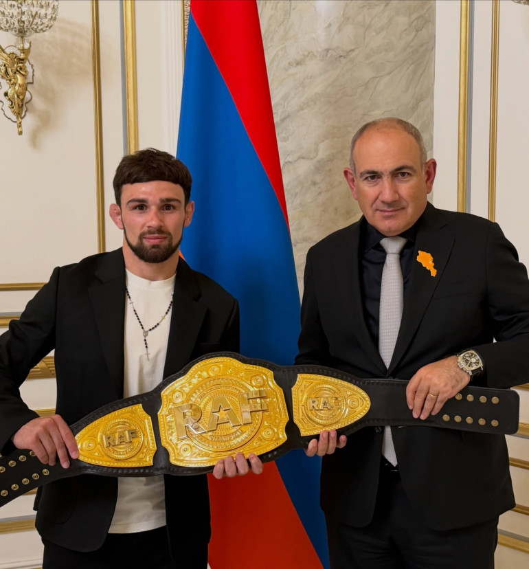 Ինձ համար մեծ պատիվ էր հանդիպել ՀՀ վարչապետին և անձամբ ներկայացնել իմ նվաճած RAF-ի չեմպիոնական գոտին. Արսեն Հարությունյան